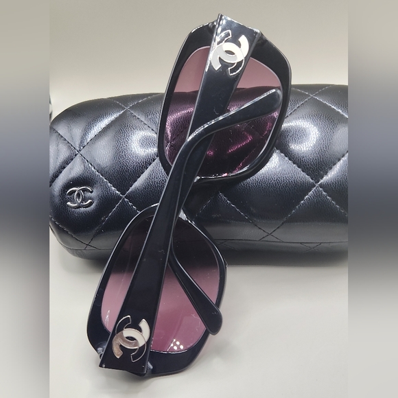 Chanel Sunglasses Logo Pearlized CC - Picture 8 of 8